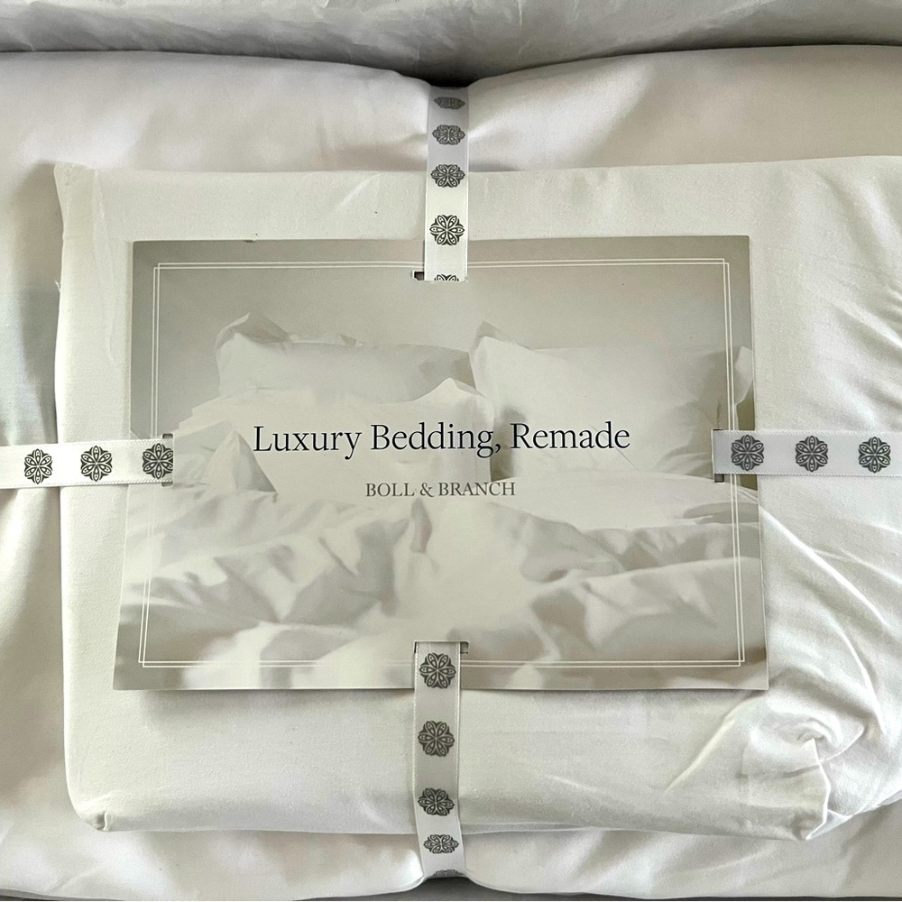 NIB Boll & Branch Banded Sheet Set - Queen Size